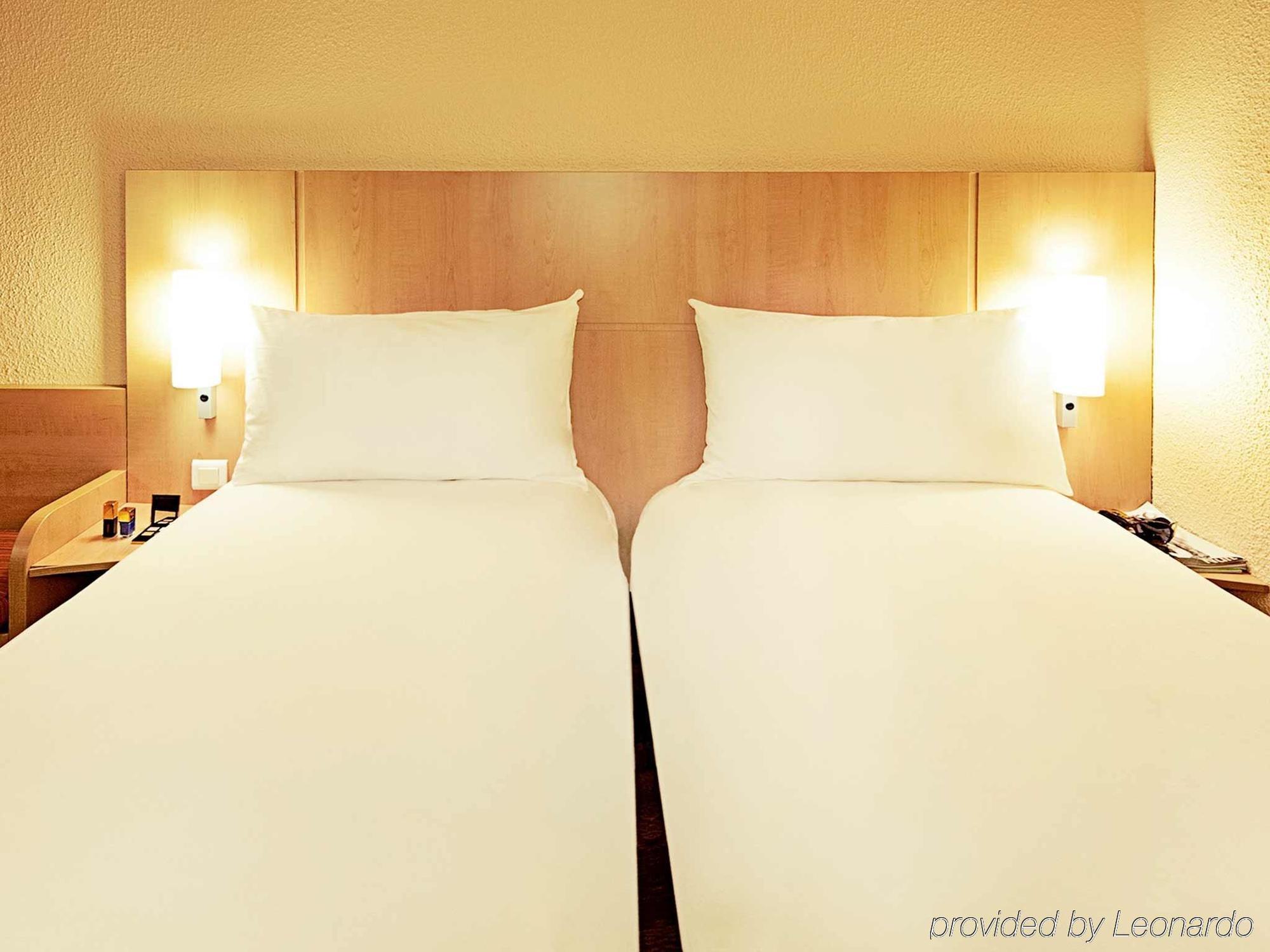 Ibis Clermont Ferrand Sud Herbet Bagian luar foto